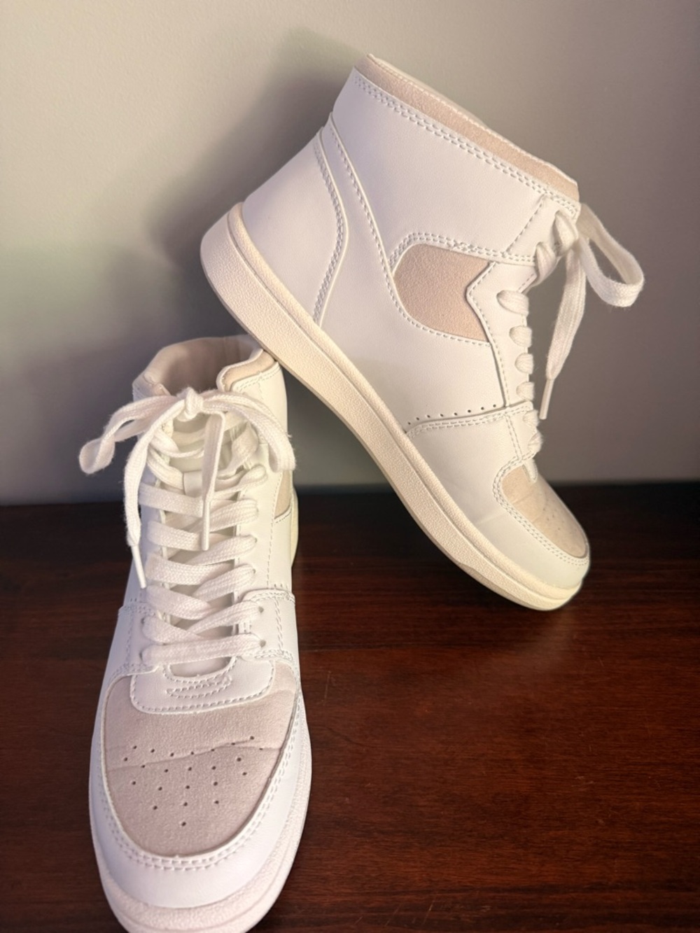 Universal Thread Skyler high top white sneakers. Memory foam. Size 7. Worn once
